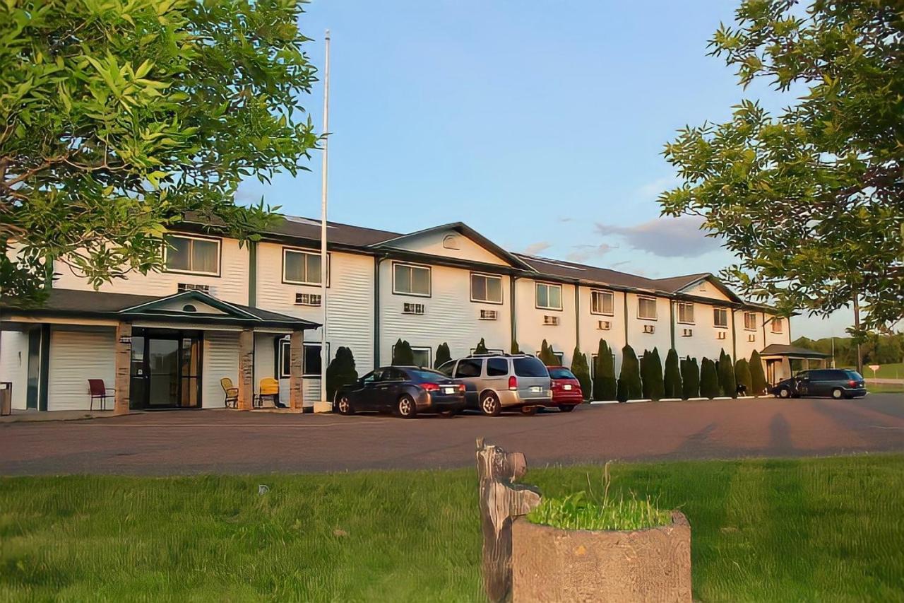 Amerivu Inn And Suites Stanley Exterior foto